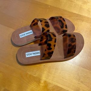 Steve Madden Leopard Print Strappy Flat Sandals Size 6.5